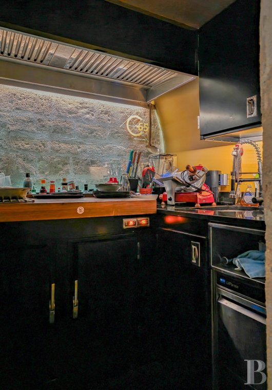 À Paris, dans le Quartier latin,  un ensemble de caves dans un immeuble du 17e siècle aménagées en lieu de réception - photo  n°11